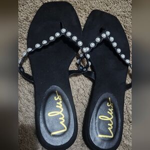 Lulu's Elegant Black Sandals with Pearl Accents